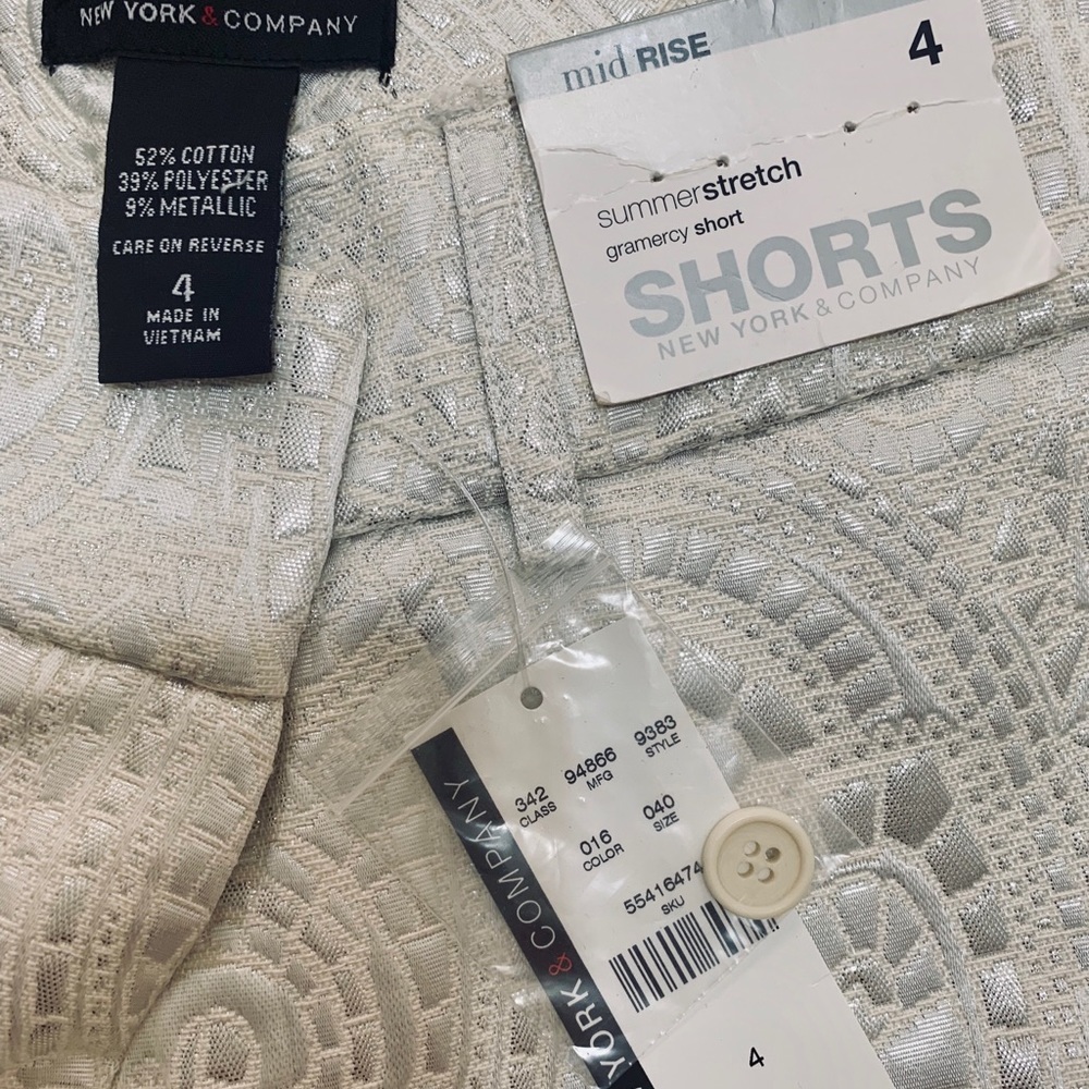 NWT New York & Company mid-rise shorts